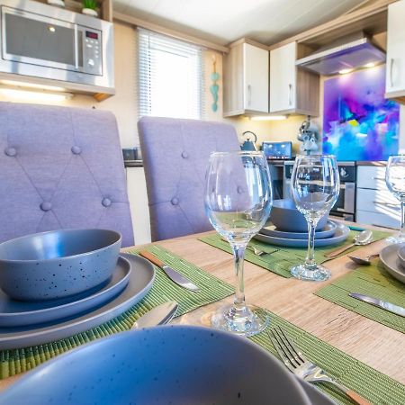 Sea 'N' Stars Platinum Plus Holiday Home With Views, Free Wifi And Netflix Camber Eksteriør billede