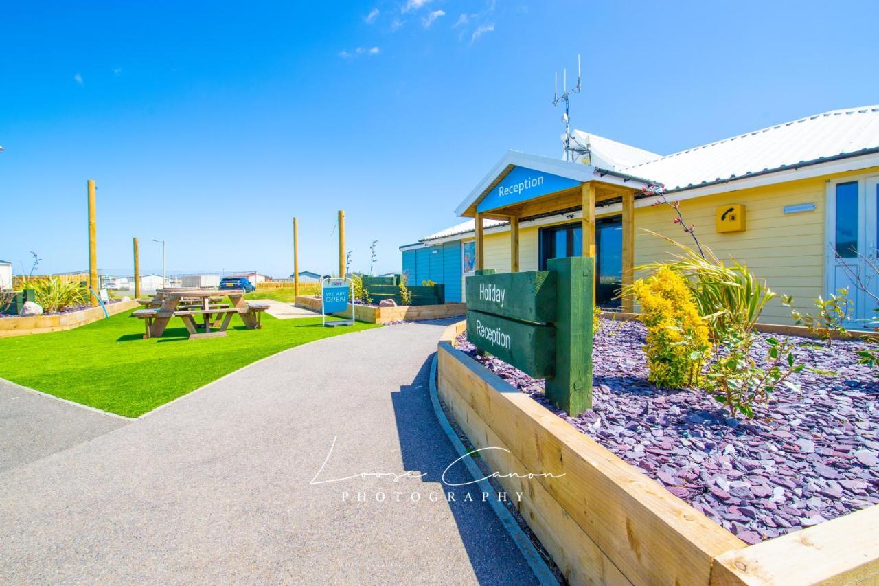 Sea 'N' Stars Platinum Plus Holiday Home With Views, Free Wifi And Netflix Camber Eksteriør billede
