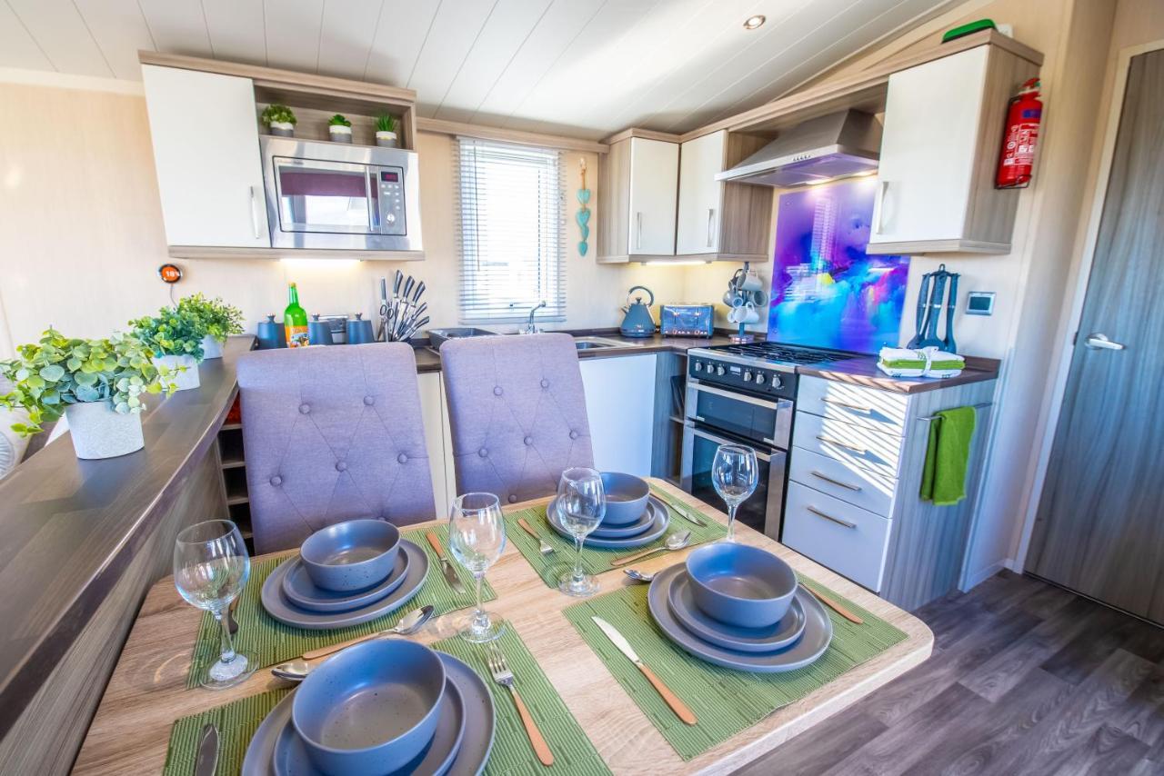 Sea 'N' Stars Platinum Plus Holiday Home With Views, Free Wifi And Netflix Camber Eksteriør billede