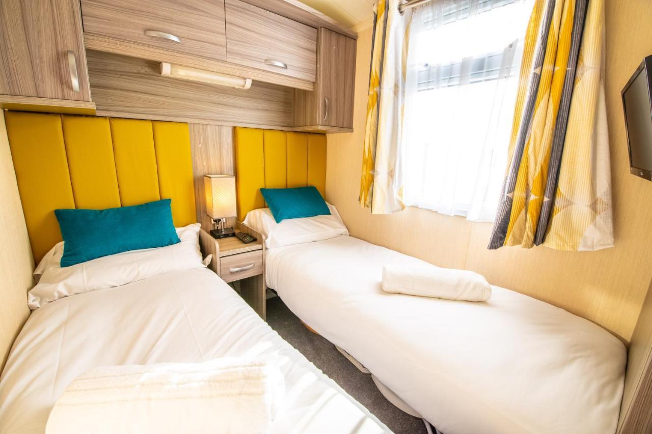 Sea 'N' Stars Platinum Plus Holiday Home With Views, Free Wifi And Netflix Camber Eksteriør billede